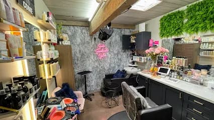 Suite Sarahnade Salon - Head Spa