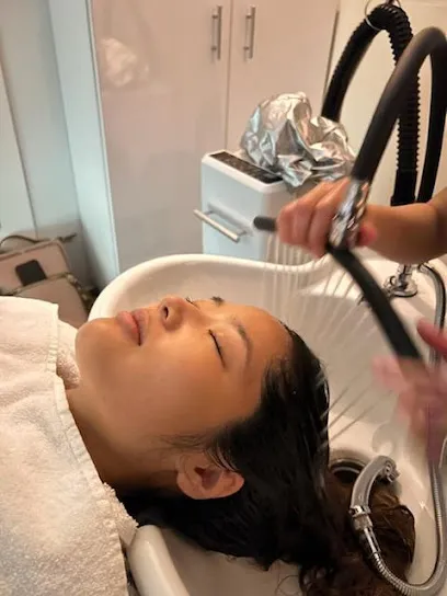 Salon Lunas & Lunas Headspa - Head Spa