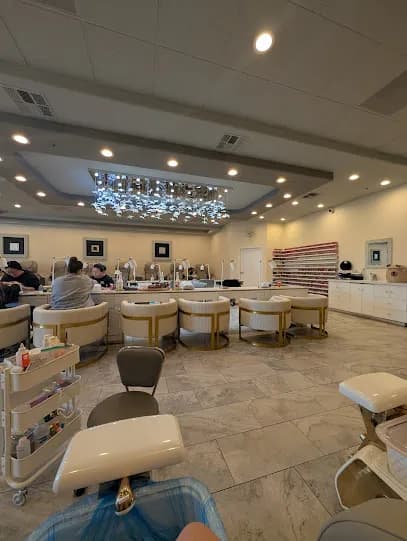 LUX NAILS LOUNGE & Head Spa - Head Spa