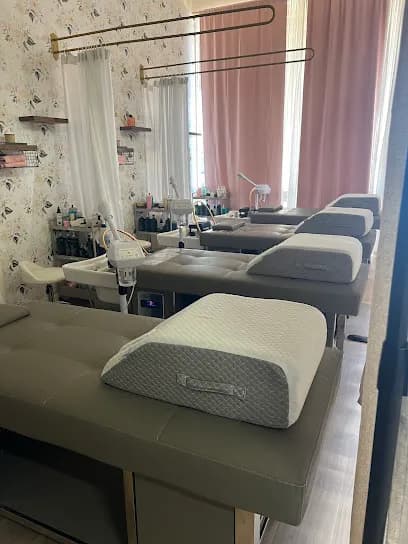 BaChi Em Head Spa + Dry Bar - Head Spa