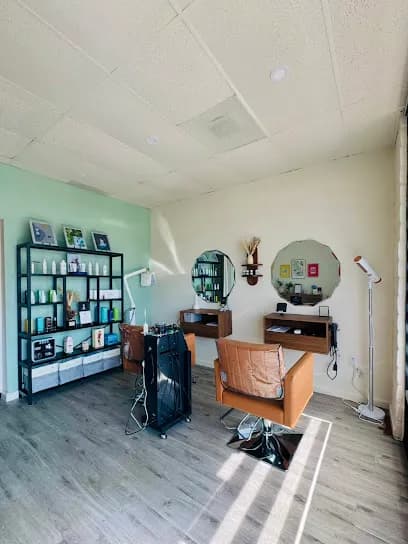 URDAY Head Spa - Head Spa