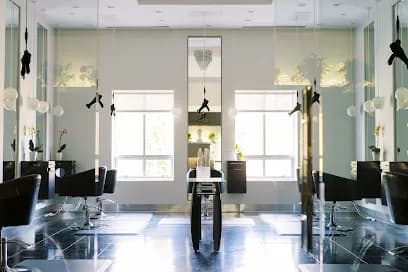Robert Cris Salon - Head Spa