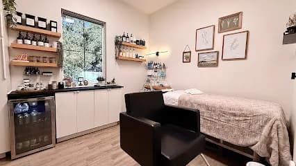 Moon Scalp Lounge - Head Spa