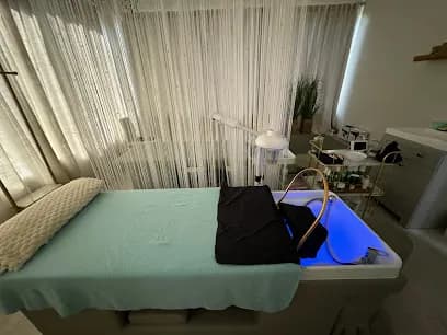 Royal Remedy Clinic - Head Spa
