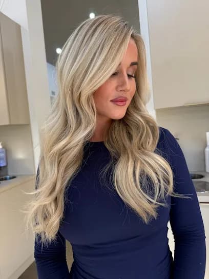 Mirror Mirror Beauté Bar and Spa - Head Spa