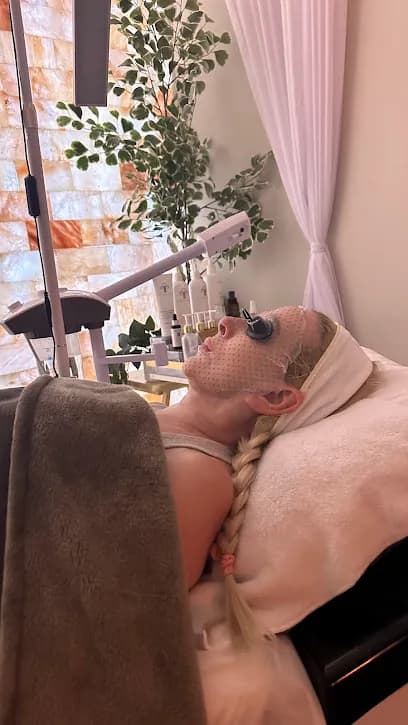 Ish Essence Skin & Headspa - Head Spa