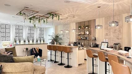 Karma Spa Lounge & Beauty Bar - Head Spa