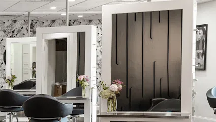 Elavina Salon and Spa - Head Spa