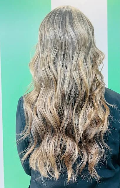 Three Palms Salon - Head Spa