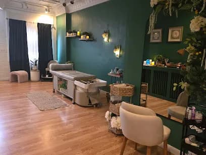 ROYAL BEAUTY JAPANESE HEAD SPA STUDIO - Head Spa