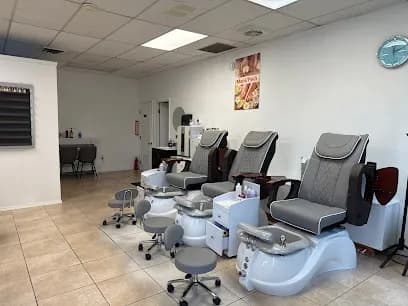 Flora Nails and Spa Studio - Head Spa