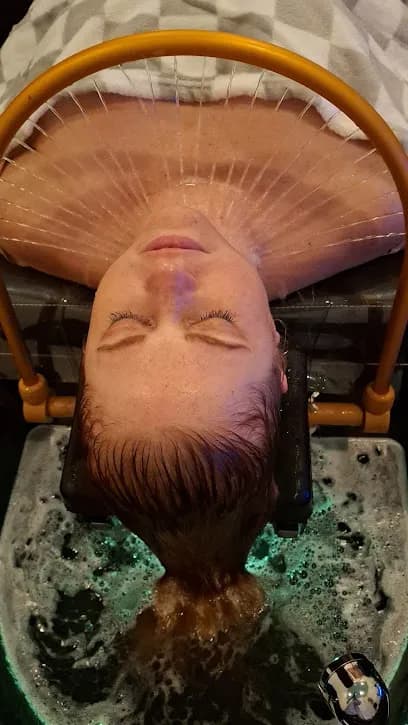 Head Spa & threading eyebrows - Head Spa