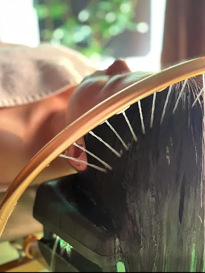 DEE DEE HEAD IN THE CLOUDS HEAD SPA - Head Spa