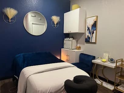 Massage Kingdom Spa - Head Spa