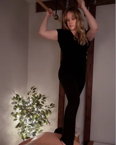 The Heeling Hut Barefoot Massage - Head Spa