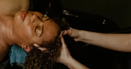 Luna Lu Herbal Head Spa - Head Spa